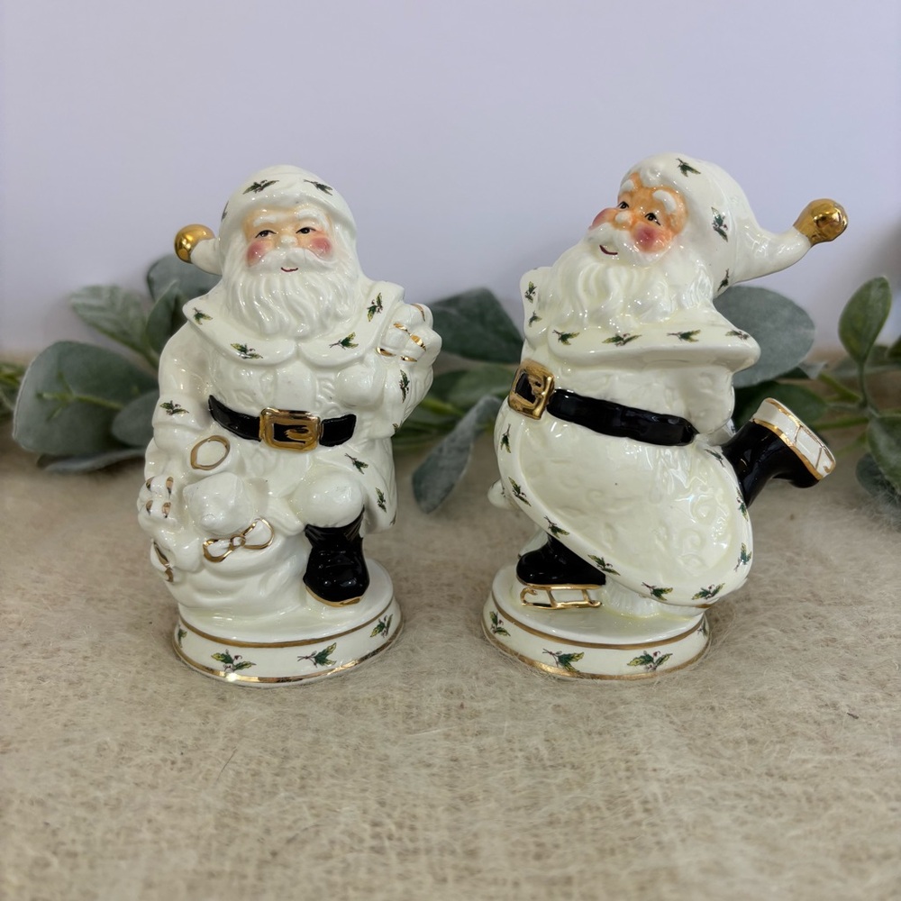 Holly Holiday skating Santa Claus salt and pepper shakers Vintage 90s